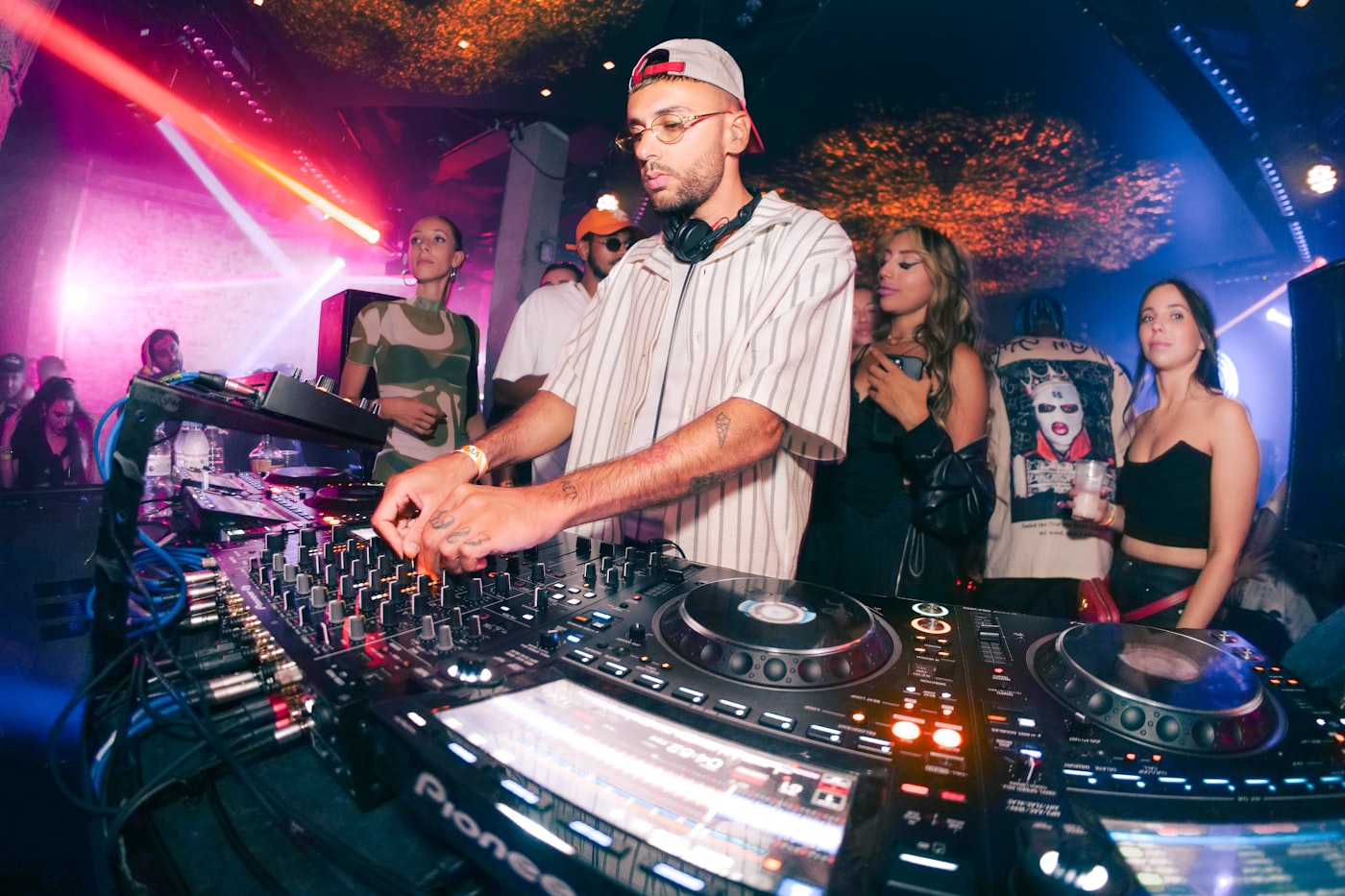Crowd at a live DJ set for a SoundCloud mix download guide