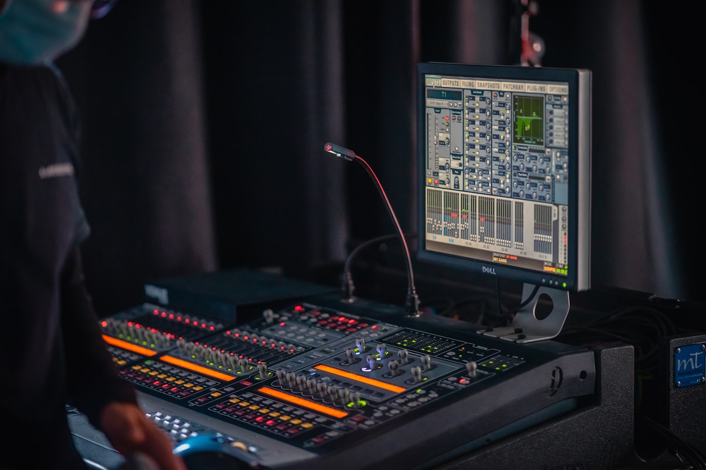 Audio console controls for comparing SoundCloud Free and SoundCloud Go Plus audio quality